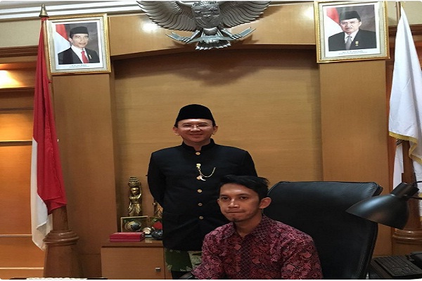 Heboh Foto OB Duduk di Kursi Gubernur Ahok di Balai Kota