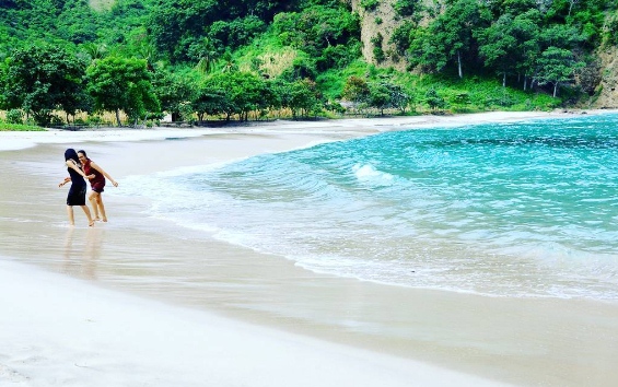 Pesona Keindahan Pantai Koka di Maumere NTT
