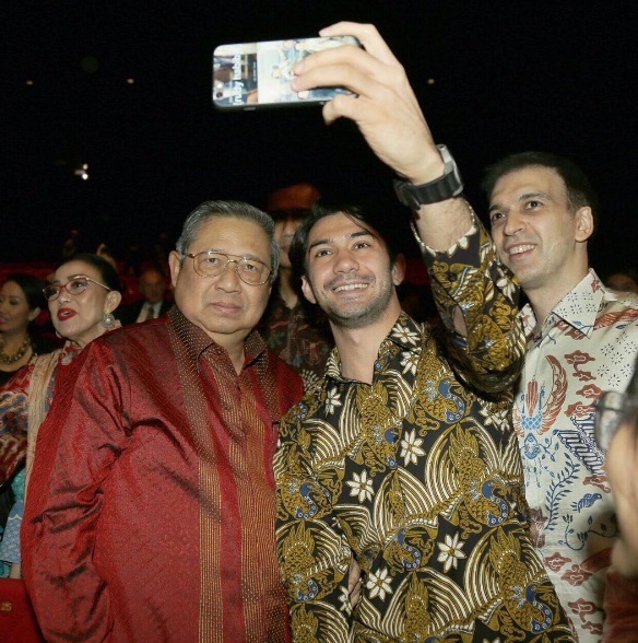 SBY Ikutan Nobar Film Rudy Habibie
