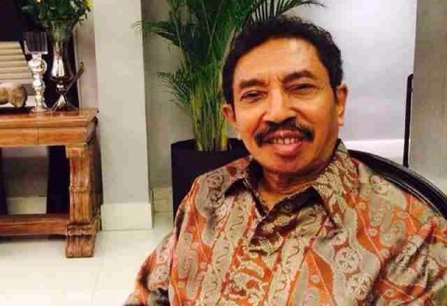 PDIP Kibarkan Bendera Partai Setengah Tiang untuk  Mendiang Alex Litaay