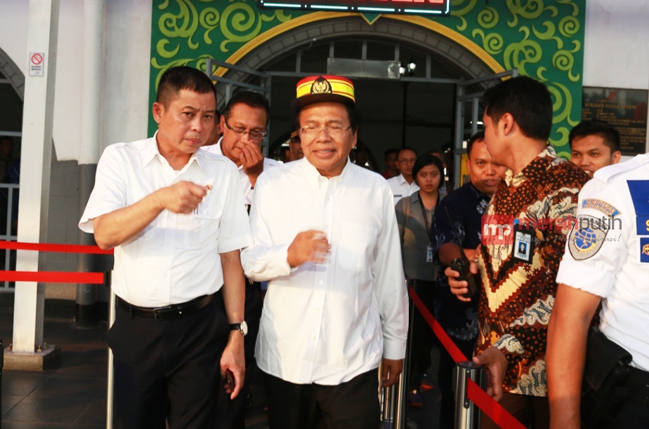 Menko Rizal Ramli Terpukau Melihat Perubahan Stasiun Pasar Senen
