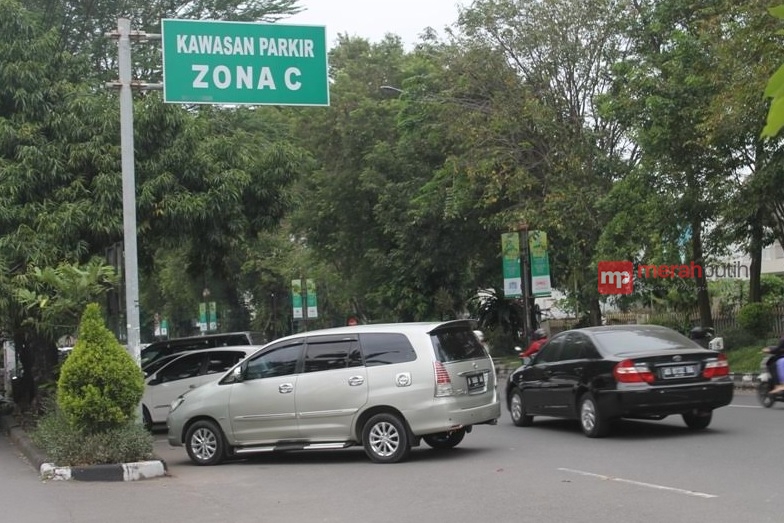 Waspada Tarif Parkir 'Ugal-ugalan' Saat Lebaran