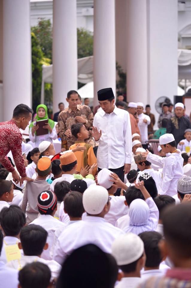Kegembiraan Anak Yatim Buka Puasa Bersama Jokowi