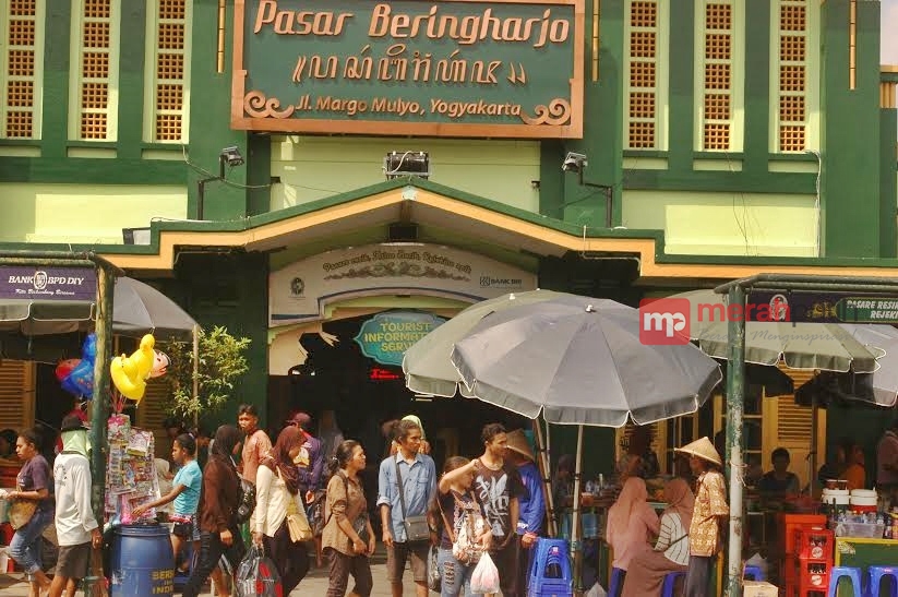Jelang Lebaran, Pengunjung di Pasar Beringharjo Membludak