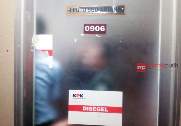 KPK Mulai Geledah Ruang Kerja Putu Sudiartana