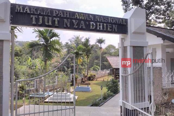 Yuk Wisata Religi ke Makam Cut Nyak Dhien di Sumedang