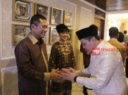 Saleh Husin dan Keluarga Sambut Tamu-tamu Pejabat di Acara Open House