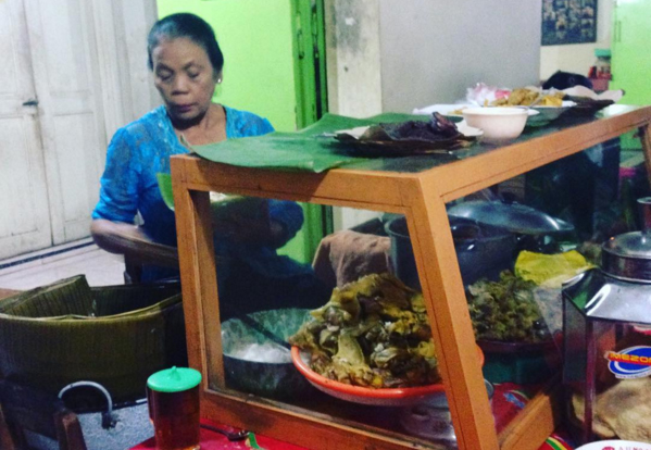 Menyantap Gurihnya Nasi Liwet Bu Wongso Lemu  