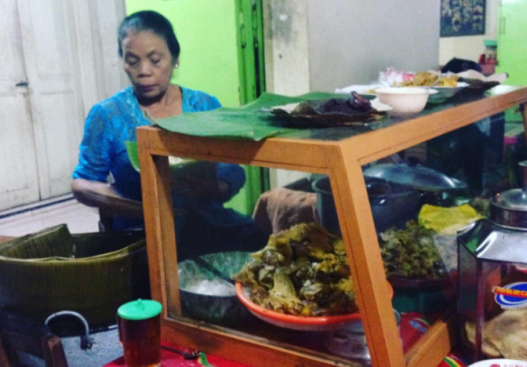 Menyantap Gurihnya Nasi Liwet Bu Wongso Lemu  