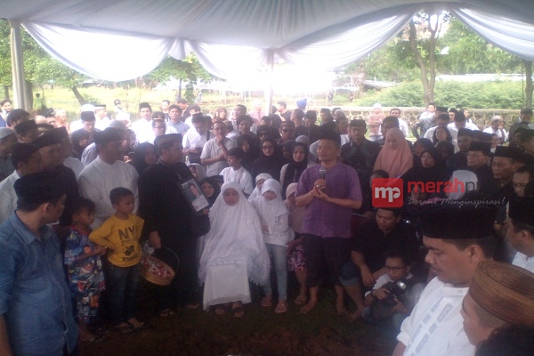 Nanti Malam Keluarga Husni Kamil Malik Adakan Tahlilan