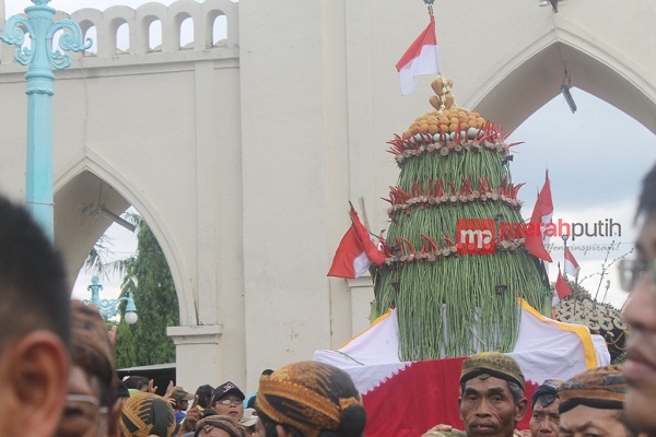 Grebeg 1 Syawal di Keraton Solo Diserbu Warga