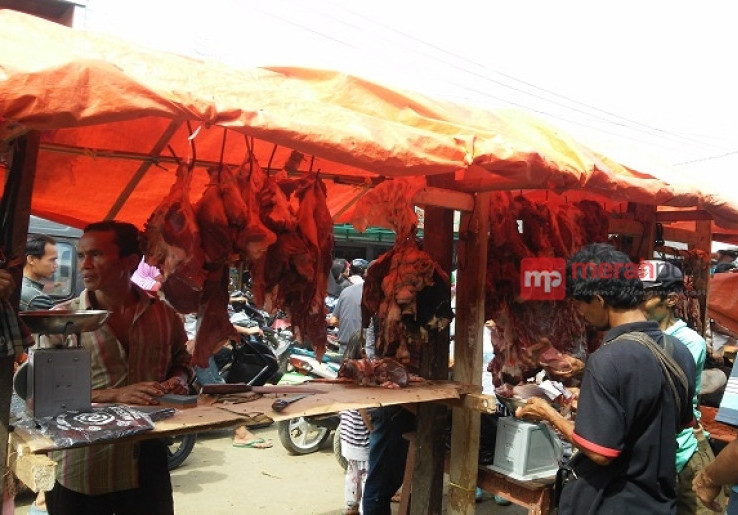 Patungan Daging Kerbau Tradisi Tahunan Warga Banten