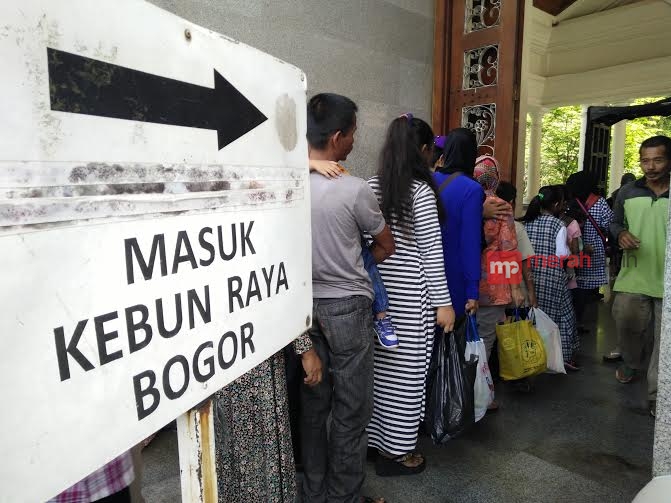 Libur Lebaran Pengunjung Kebun Raya Bogor Membeludak