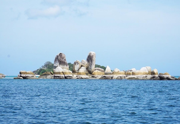 Pesona Pulau Batu Berlayar Wisata Unik di Belitung