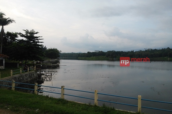 Situ Cikedal Wisata Persinggahan ke Pantai Carita