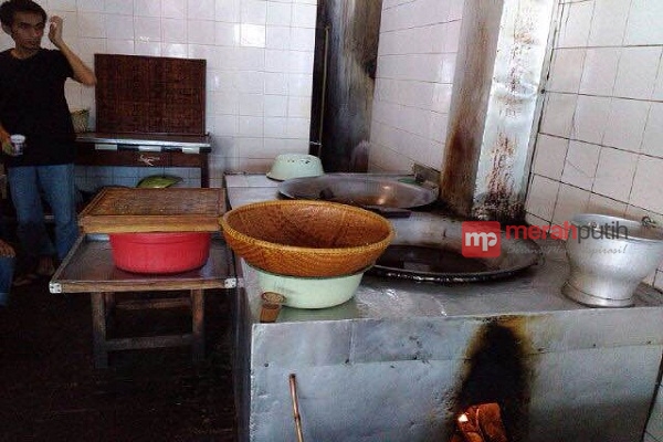 Yuk Bawa Oleh-oleh Tahu Sumedang dari Perintisnya