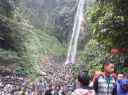 Pengunjung Banjiri Tempat Wisata Grojogan Sewu