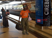 Kisah Sukari Seorang Porter Stasiun Cirebon