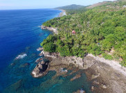 Uniknya Keindahan Pantai Pintu Kota di Ambon