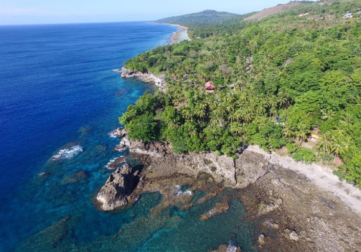 Uniknya Keindahan Pantai Pintu Kota di Ambon