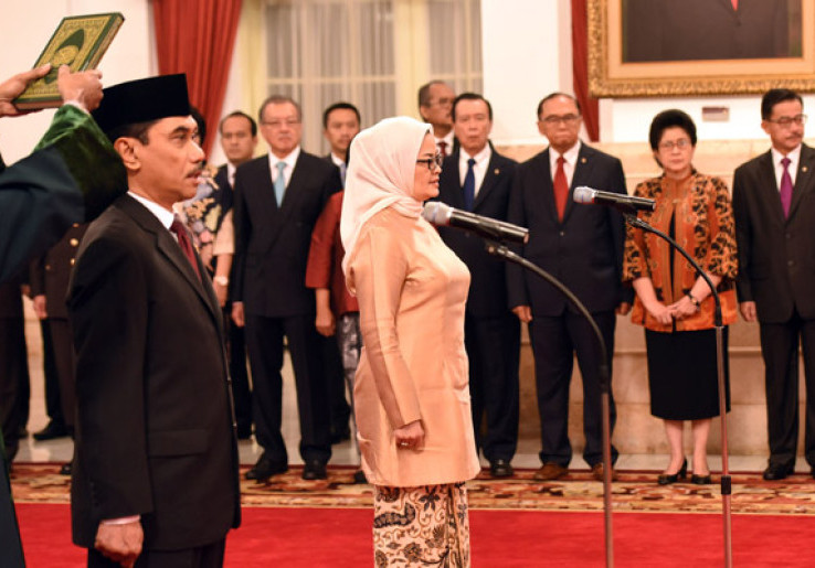 Komisaris PT Taspen Raih Bintang Mahaputera Nararya dari Presiden Jokowi