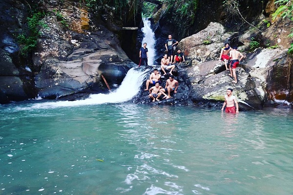 Mencari Kesejukan ke Curug Leuwi Tomo