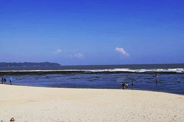 10 Km dari Pantai Pangandaran, Temukan Keindahan Pantai Karapyak