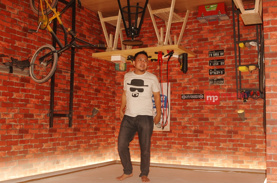 Selfie Upside Down World Hits di Yogyakarta