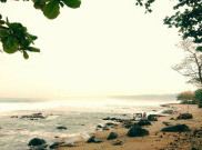 Eksotisme Wisata Bahari di Pantai Rancabuaya