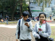 Bikin Baper, Sepasang Mahasiswa Berburu Pokemon Sambil Pacaran
