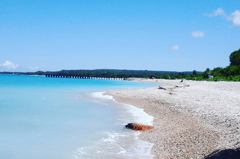 Uniknya Keindahan Batu Warna-warni di Pantai Kolbano Kupang