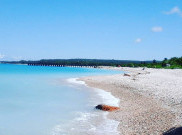 Uniknya Keindahan Batu Warna-warni di Pantai Kolbano Kupang