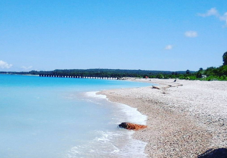 Uniknya Keindahan Batu Warna-warni di Pantai Kolbano Kupang