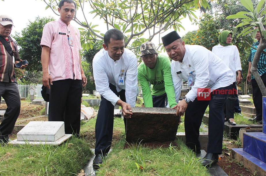 Pembongkaran Makam Fiktif di Jakarta