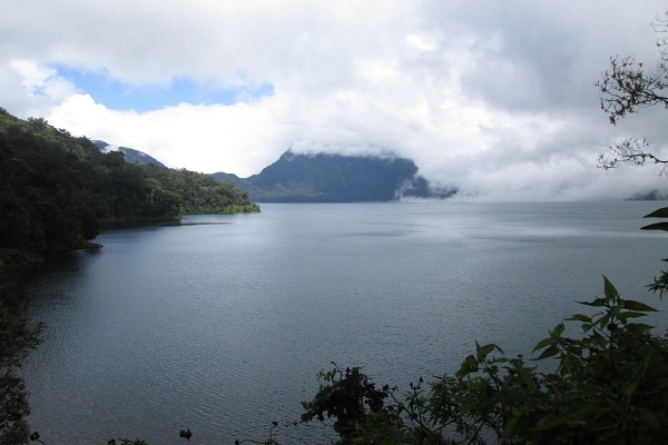 Panorama Asri Danau Gunung Tujuh