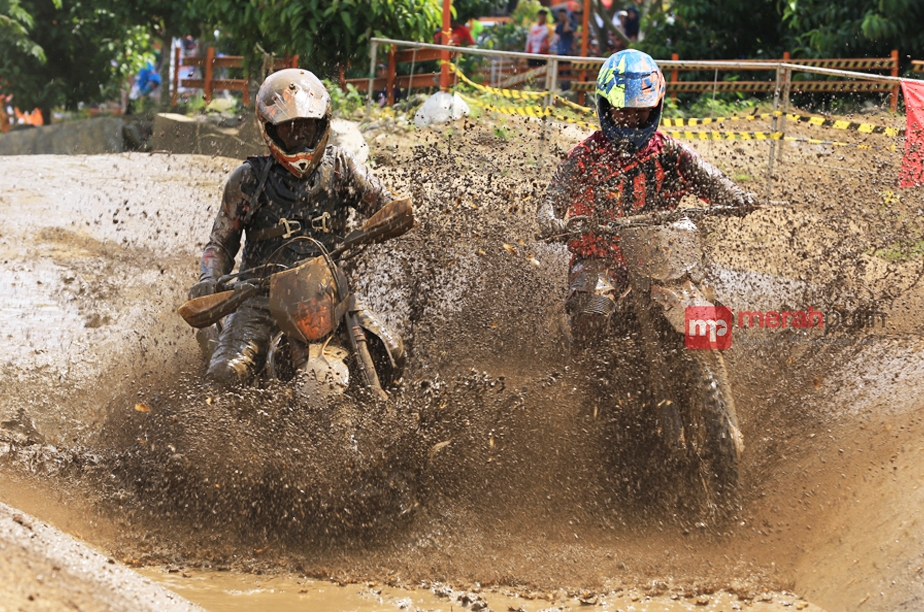 Penggila Motocross Jajal Kegarangan Trek Offroad JSI