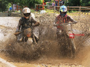 Penggila Motocross Jajal Kegarangan Trek Offroad JSI
