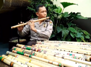 Sambut HUT RI ke-71 , Seruling Aiptu Suharna Bangkitkan Nasionalisme