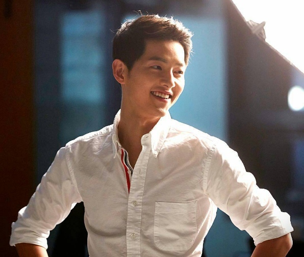 Unik, Ada Gantungan Pakaian Song Joong Ki di China