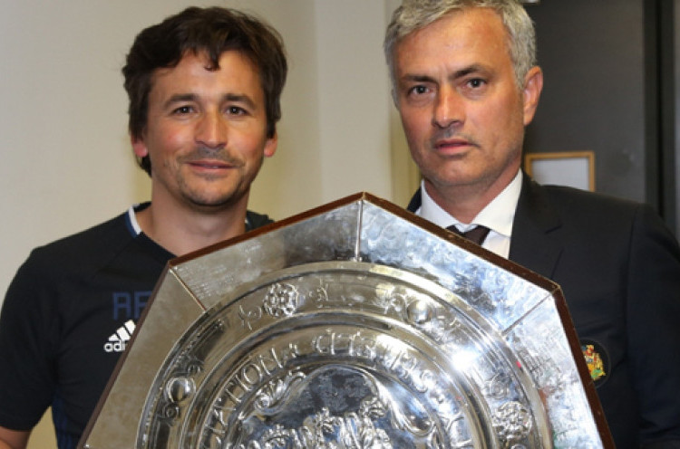 Bawa MU Juarai Community Shield, Mourinho Tidak Lupakan Van Gaal 