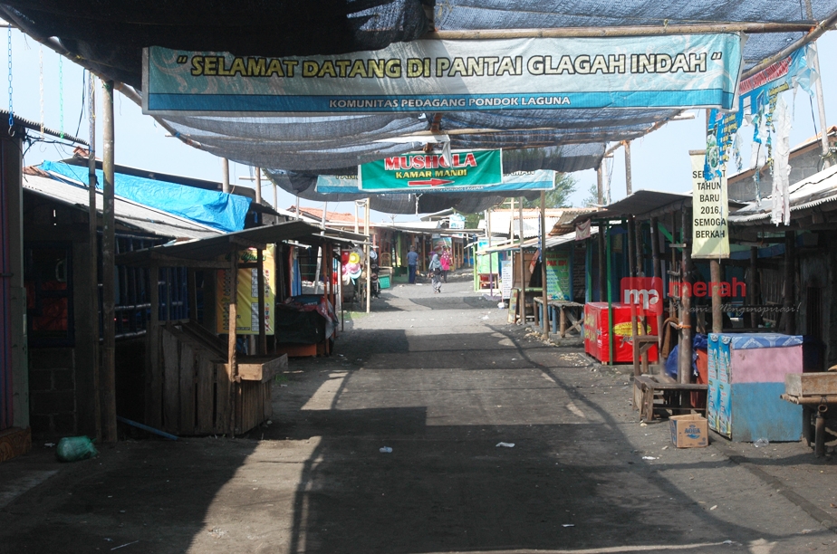 Ribuan Wisatawan Banjiri Pantai Glagah Selama Liburan Natal