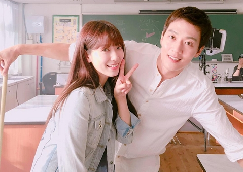 Bersahabat, Lee Hong Ki Kirim Hadiah Ke Lokasi Syuting Park Shin Hye