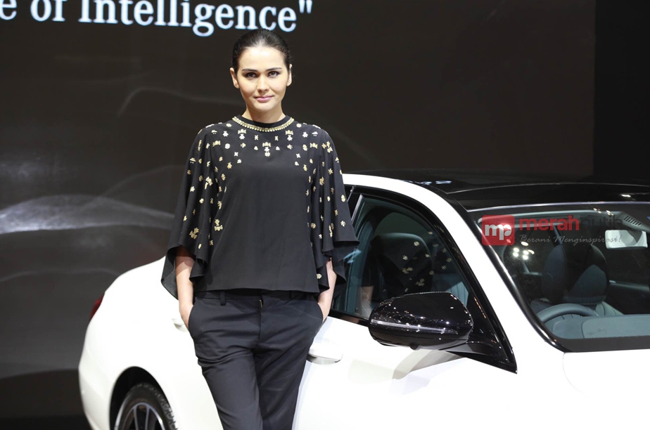 Pagar Ayu SPG Cantik di GIIAS 2016