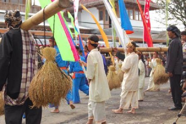 Mengungkap Makna Leluri Seren Taun