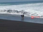 Waspada Tinggi di Pantai Bugel