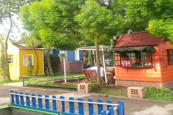 Berlibur ke Kampung Tulip, Wisata Edukasi Bernuansa Belanda 