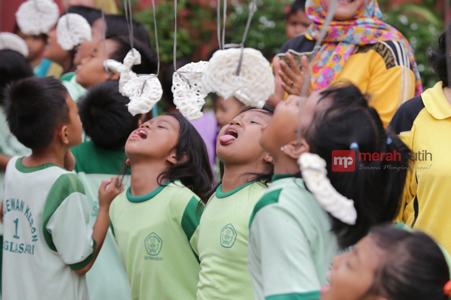 Keseruan Anak-anak SD Lomba 17 Agustusan