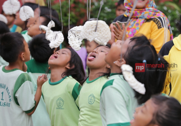 Keseruan Anak-anak SD Lomba 17 Agustusan
