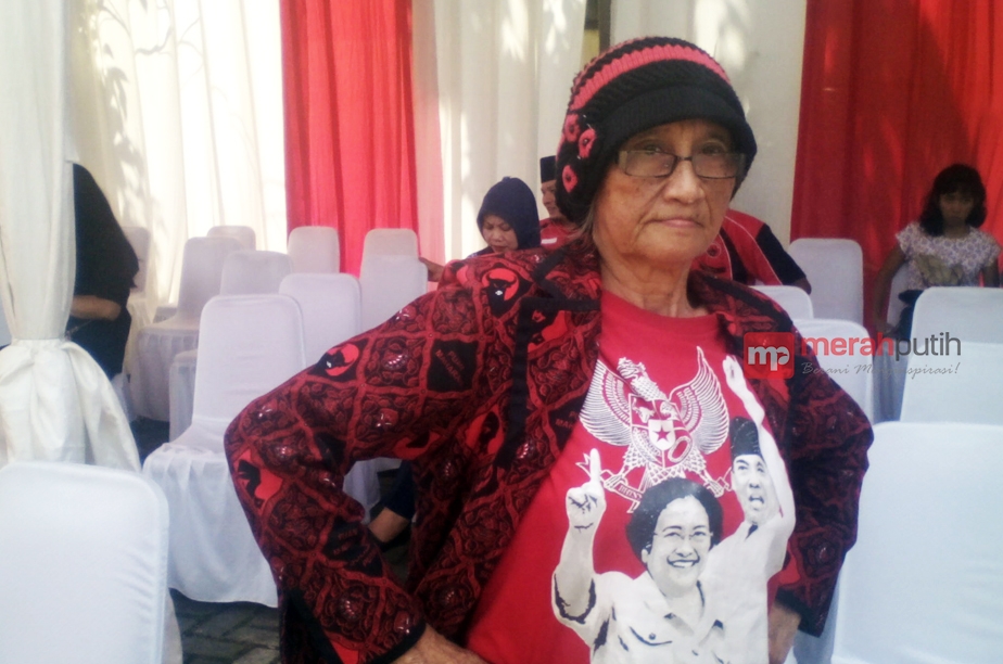 Djarot Dipeluk Nenek-Nenek Saat Datang ke DPP PDIP
