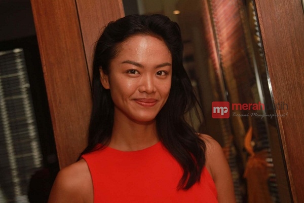 Kelly Tandiono Jadi Wanita 40 Tahun di Film Labuan Hati
